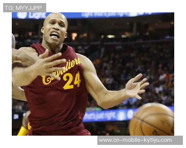 理查德谈老将缺阵影响强调扩大空间与提升比赛节奏的重要性 理查德谈老将缺阵影响强调扩大空间与提升比赛节奏的重要性