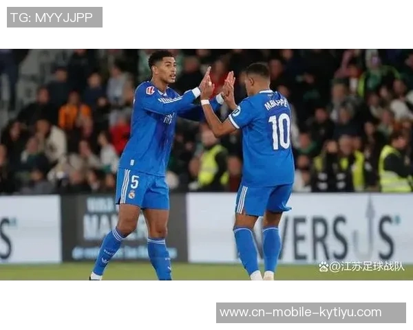 贝林厄姆父母看球无交流引猜测父亲疑似有外遇导致婚姻危机