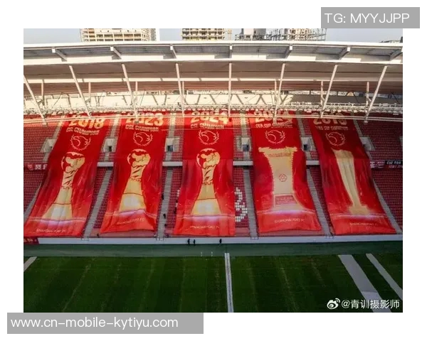 上海海港盛大召开赛季总结会庆祝三连冠荣耀四星闪耀申城 上海海港盛大召开赛季总结会庆祝三连冠荣耀四星闪耀申城