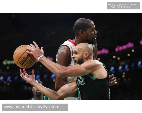 德里克怀特首节表现出色10投5中砍下12分助力球队正负值6 德里克怀特首节表现出色10投5中砍下12分助力球队正负值6