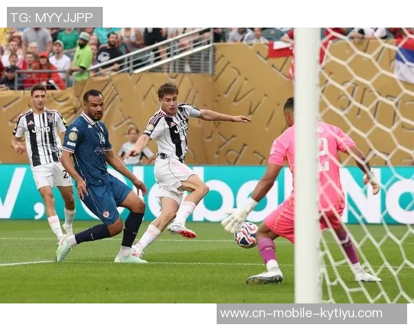 拉亚扑救布罗比近距离射门后失误队友提醒才稳住球权