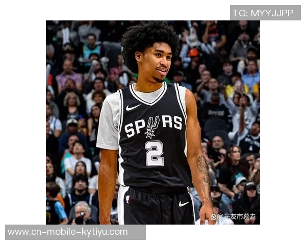 19岁新星弗拉格首秀狂砍33分9板9助展现全能实力引发关注