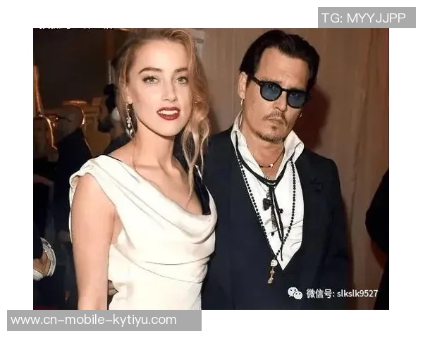 00后英国网红索汉与女友Mya首次共度圣诞甜蜜合照曝光引热议